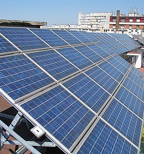 Une aide régionale à l’installation de panneaux photovoltaïques sur vos parkings extérieurs